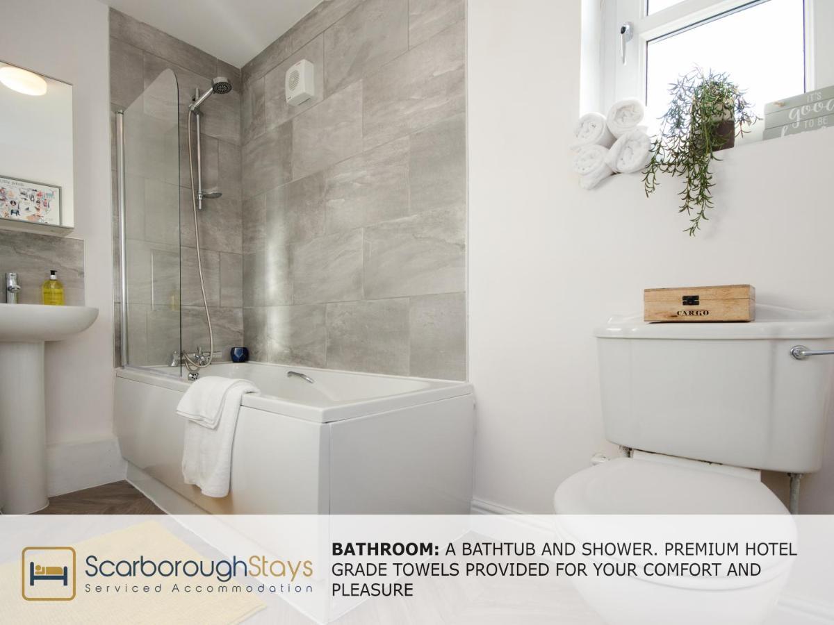 Hibernia Place, 3 Bedroom Townhouse With Patio & Seating Area - Free Parking Holiday home
