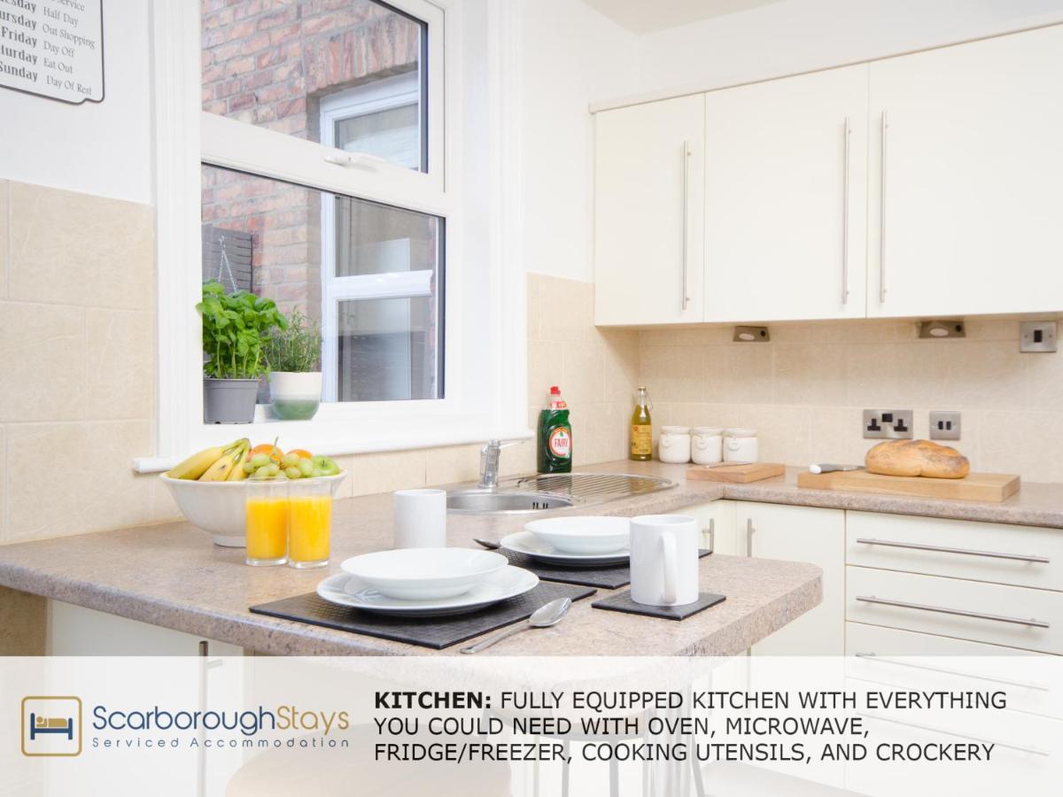 Holiday home - Victorian Townhouse - 5 Bedrooms - Sleeps 9 *