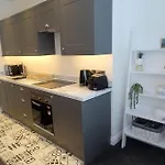 Apt 3 - Queens Court