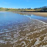 Sea Side Flat 5 With Fast Wifi And Free Parking