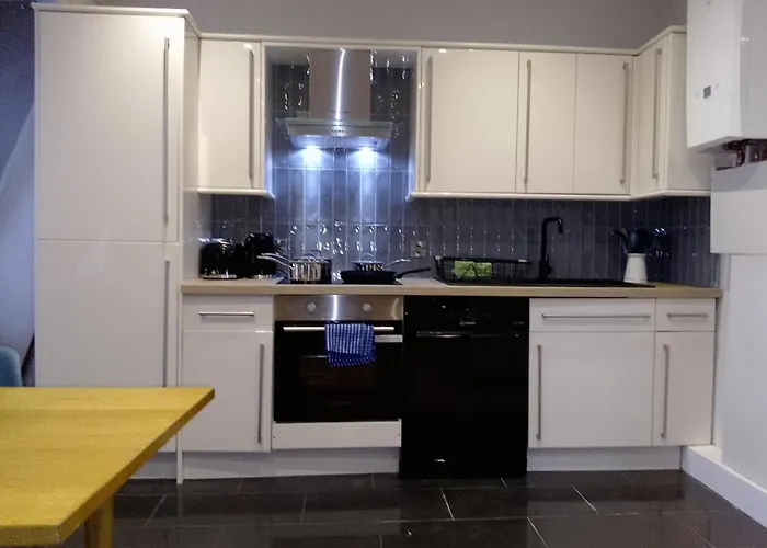 17 South Street Top Flat