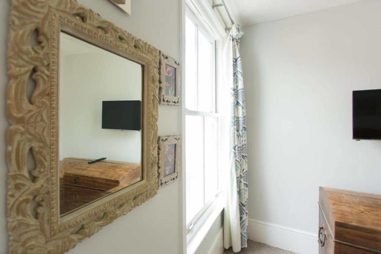 Seaside Retreat In North Bay - With Parking Scarborough