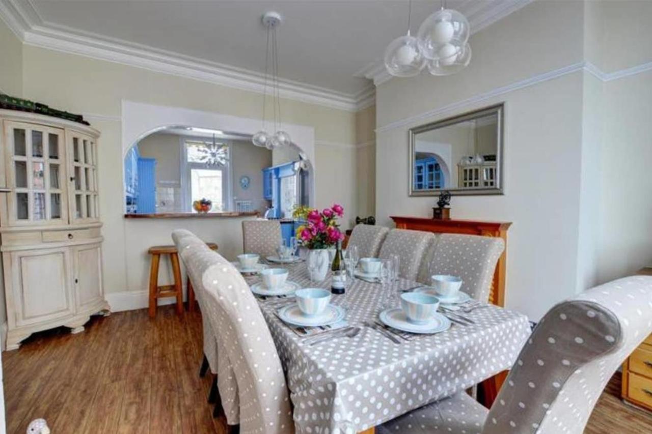 Seaside Retreat In North Bay - With Parking Holiday home