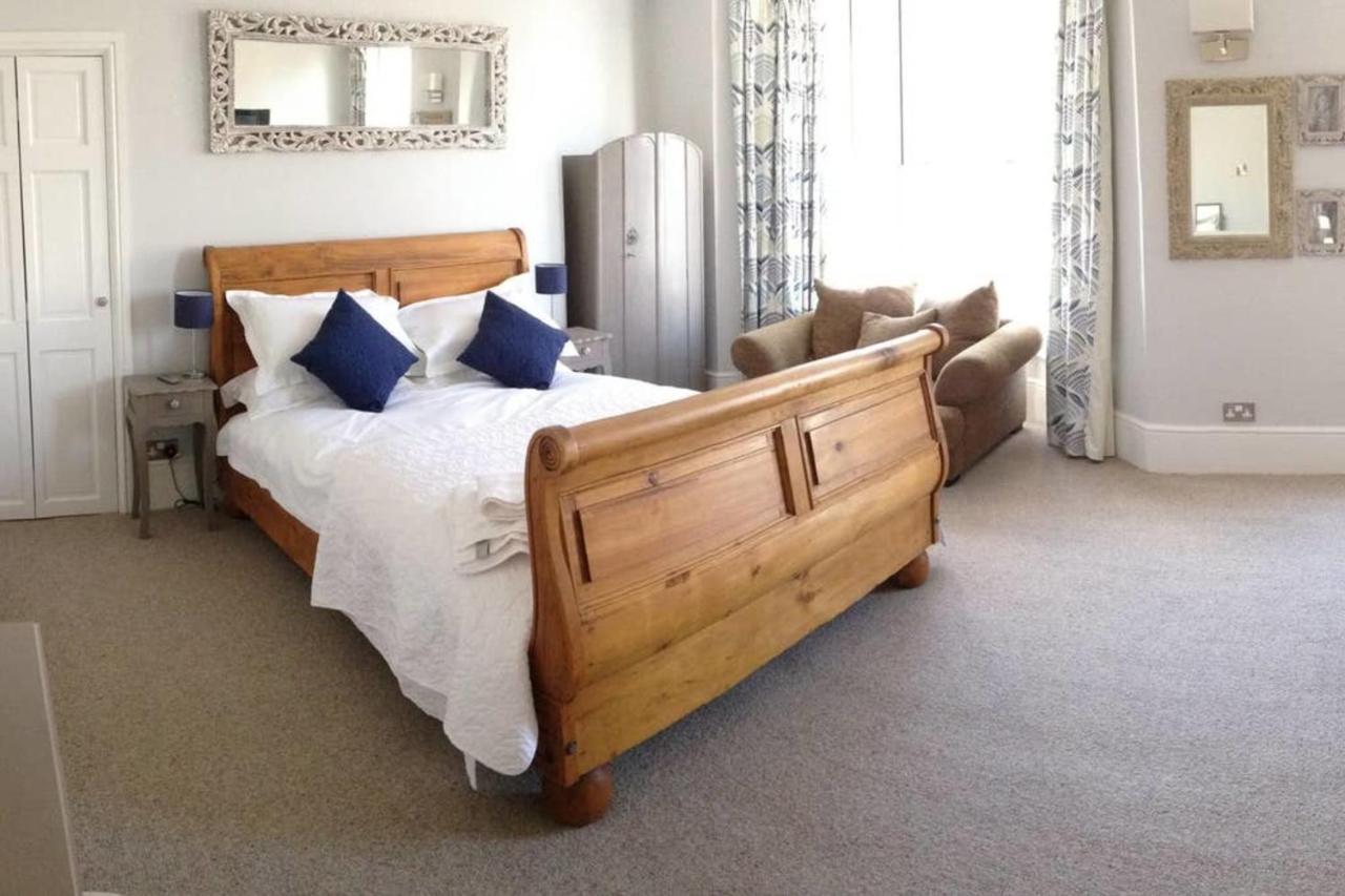 Seaside Retreat In North Bay - With Parking Scarborough