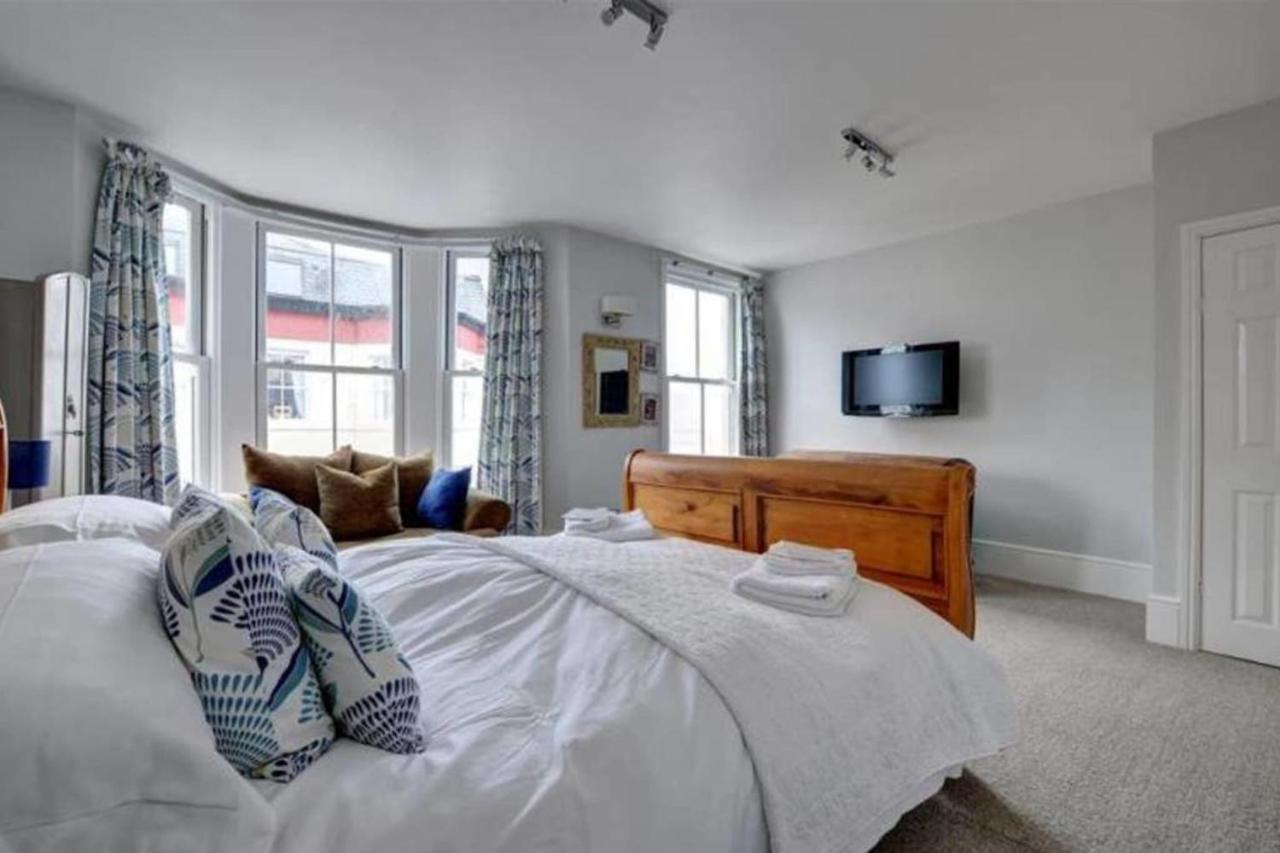 Seaside Retreat In North Bay - With Parking Holiday home Scarborough