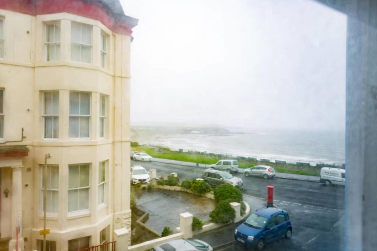 Seaside Retreat In North Bay - With Parking Holiday home *