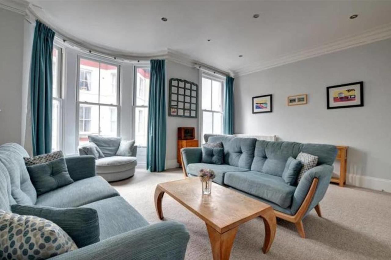 Seaside Retreat In North Bay - With Parking * Scarborough