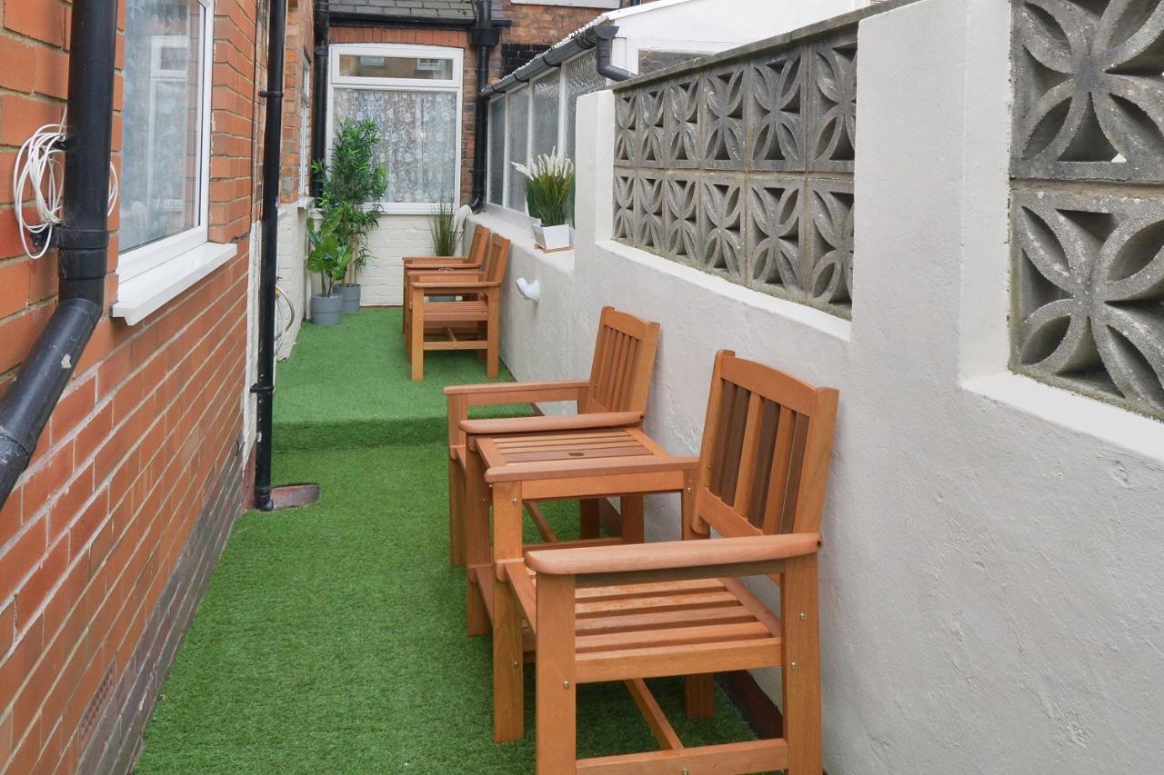 Modern Ground Floor, 2 Bedroom Apartment, With Games, Chill Out Room * Scarborough