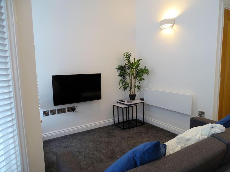 3 - Queens Court Apartment