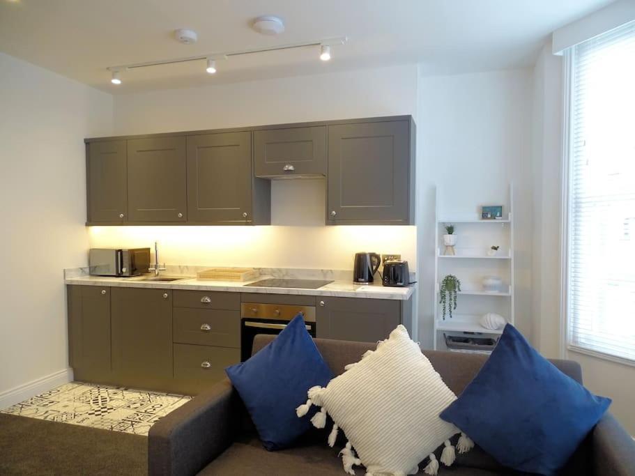 Apartment 3 - Queens Court