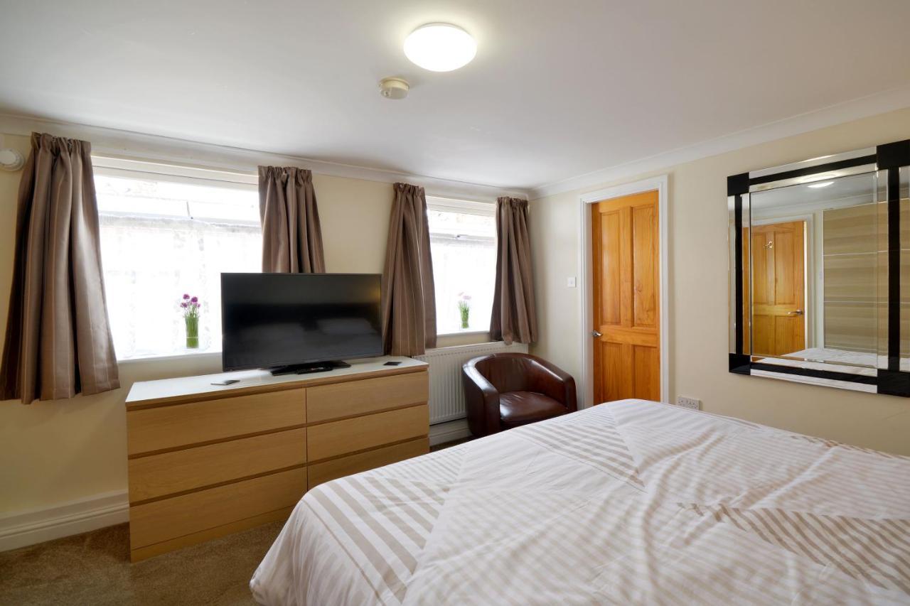 Modern Ground Floor, 2 Bedroom Apartment, With Games, Chill Out Room