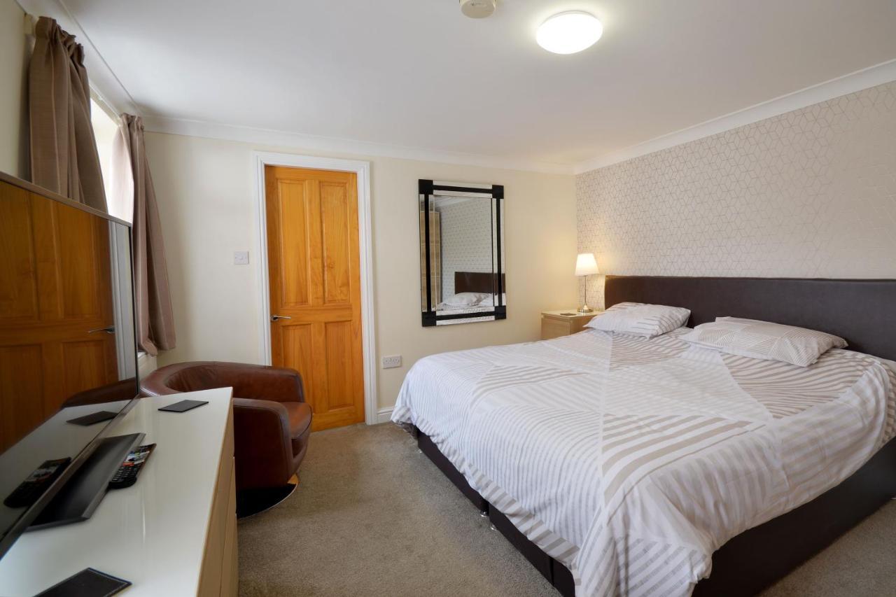 Modern Ground Floor, 2 Bedroom Apartment, With Games, Chill Out Room * Scarborough
