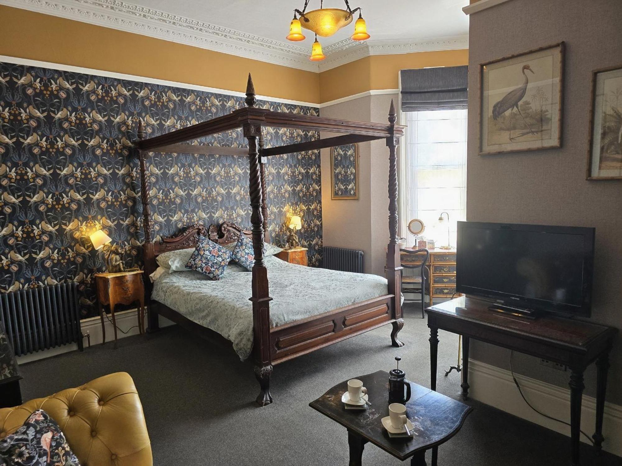 Guest house Ashburton House - 4*