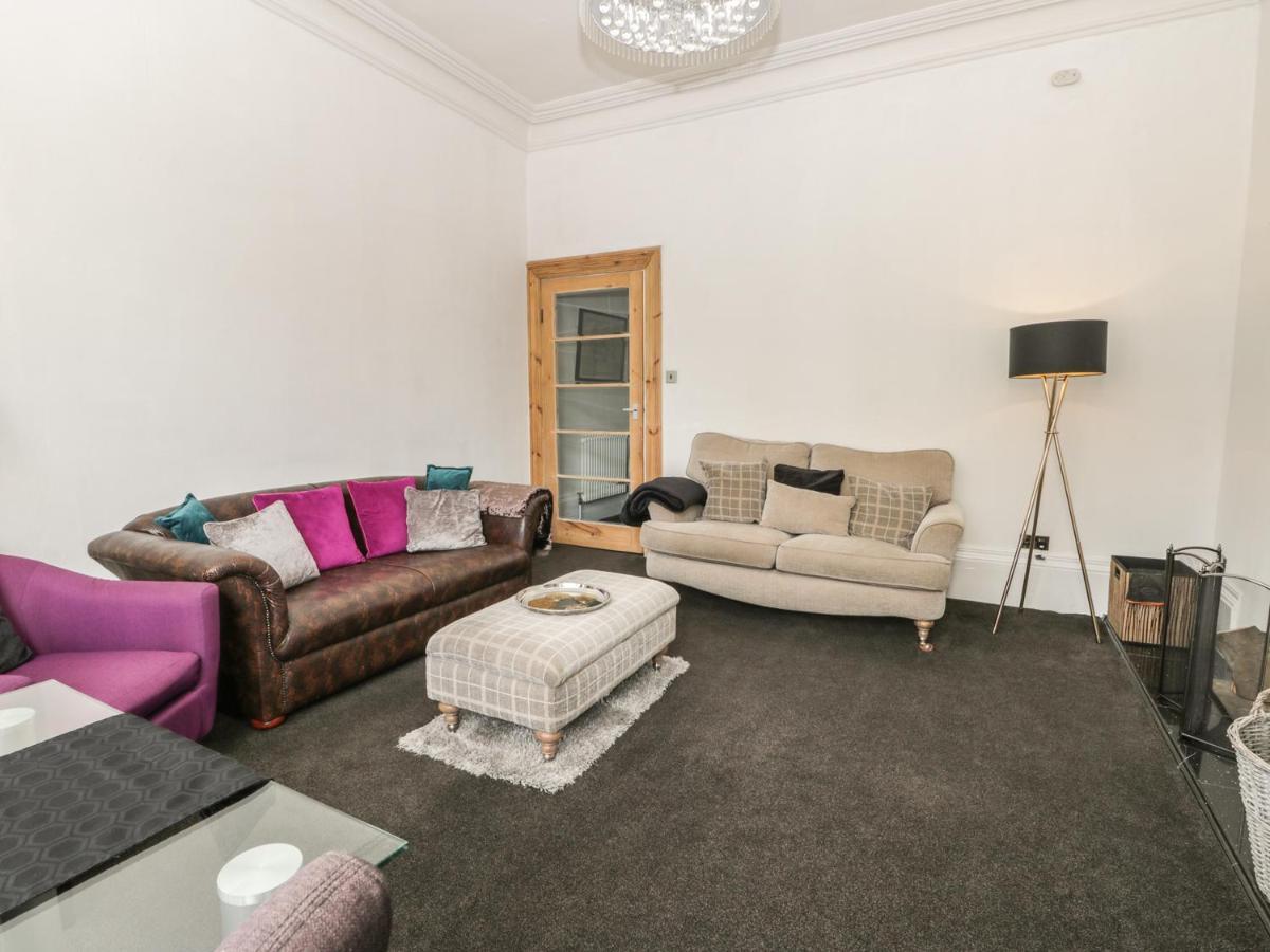 Esplanade Gardens, 1 *