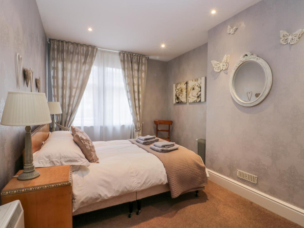 Side Apartment *